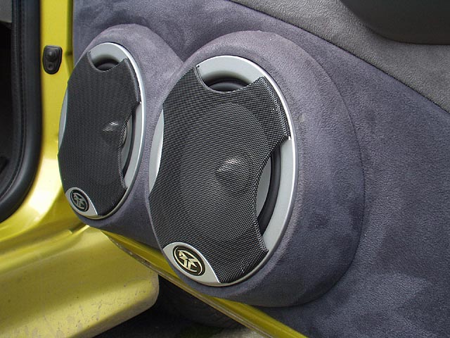 Głośnik w drzwiach przednich- W jakim miejscu lepiej?